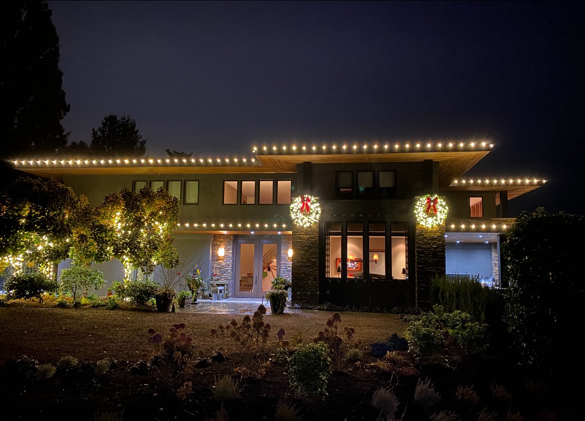 Kirkland holiday light installation